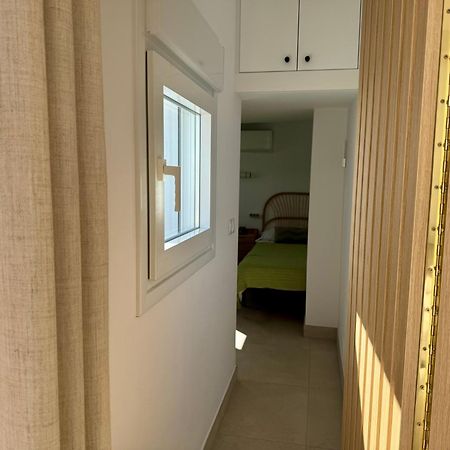 Sunnypalms - Beachfront Penthouse With Stunning Sea View เอสเตโปนา ภายนอก รูปภาพ