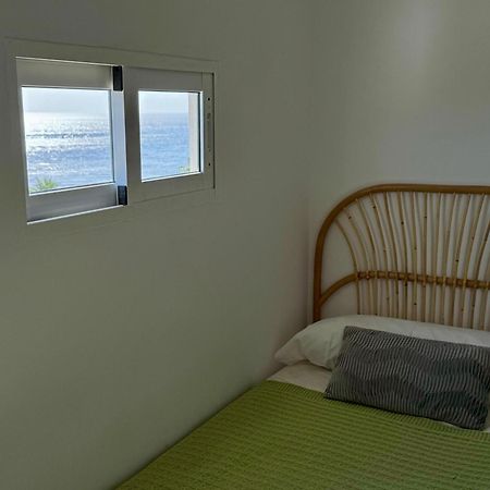 Sunnypalms - Beachfront Penthouse With Stunning Sea View เอสเตโปนา ภายนอก รูปภาพ