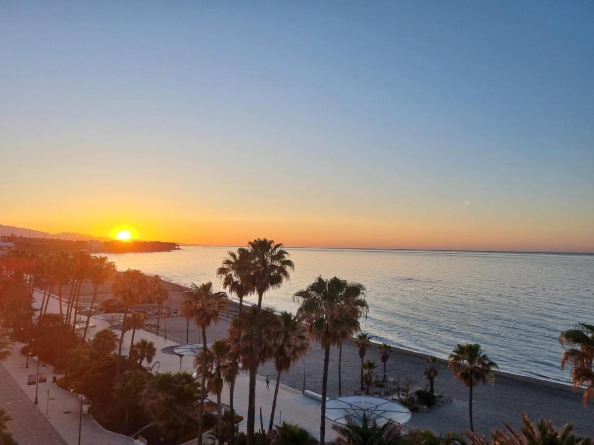 Sunnypalms - Beachfront Penthouse With Stunning Sea View เอสเตโปนา ภายนอก รูปภาพ