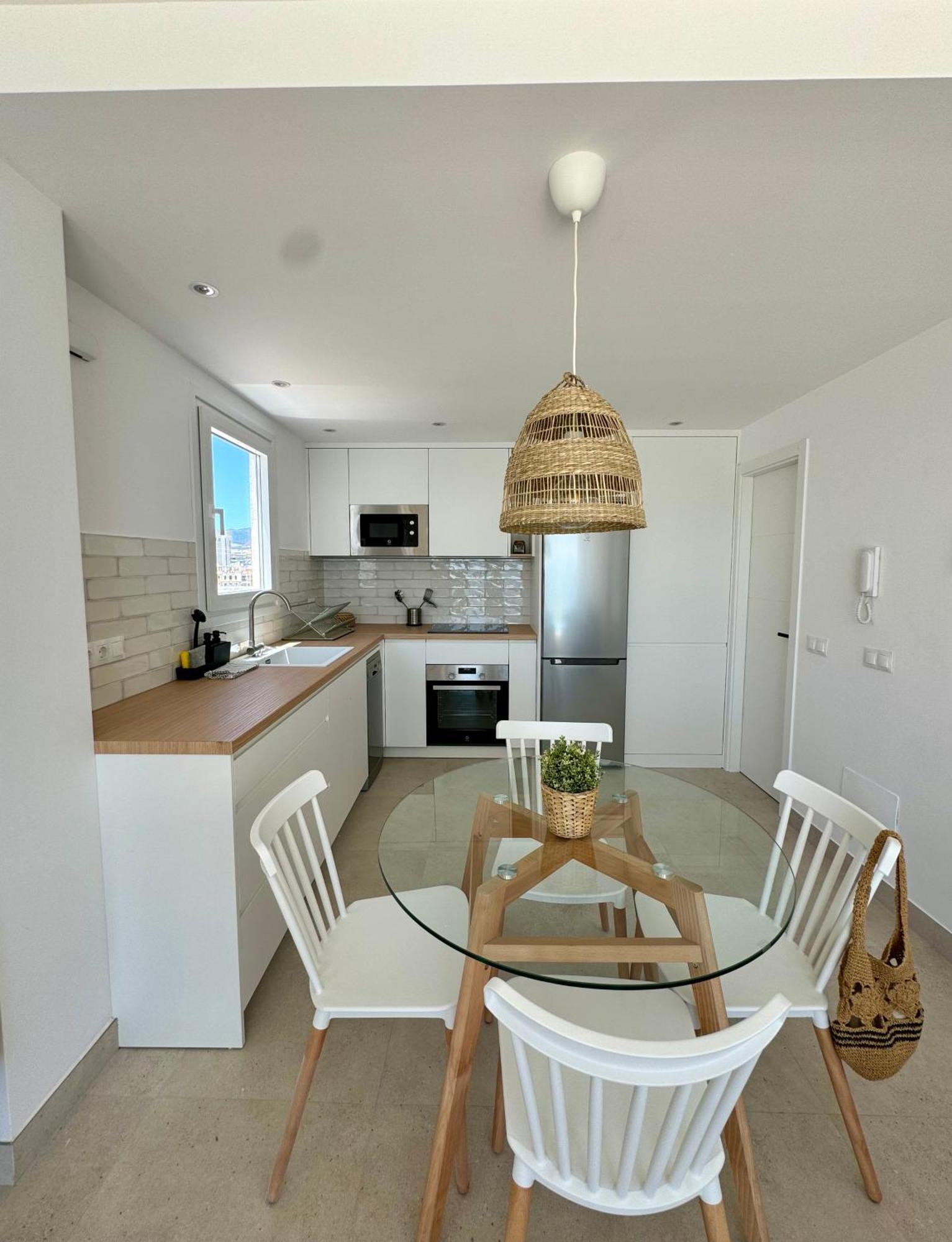 Sunnypalms - Beachfront Penthouse With Stunning Sea View เอสเตโปนา ภายนอก รูปภาพ