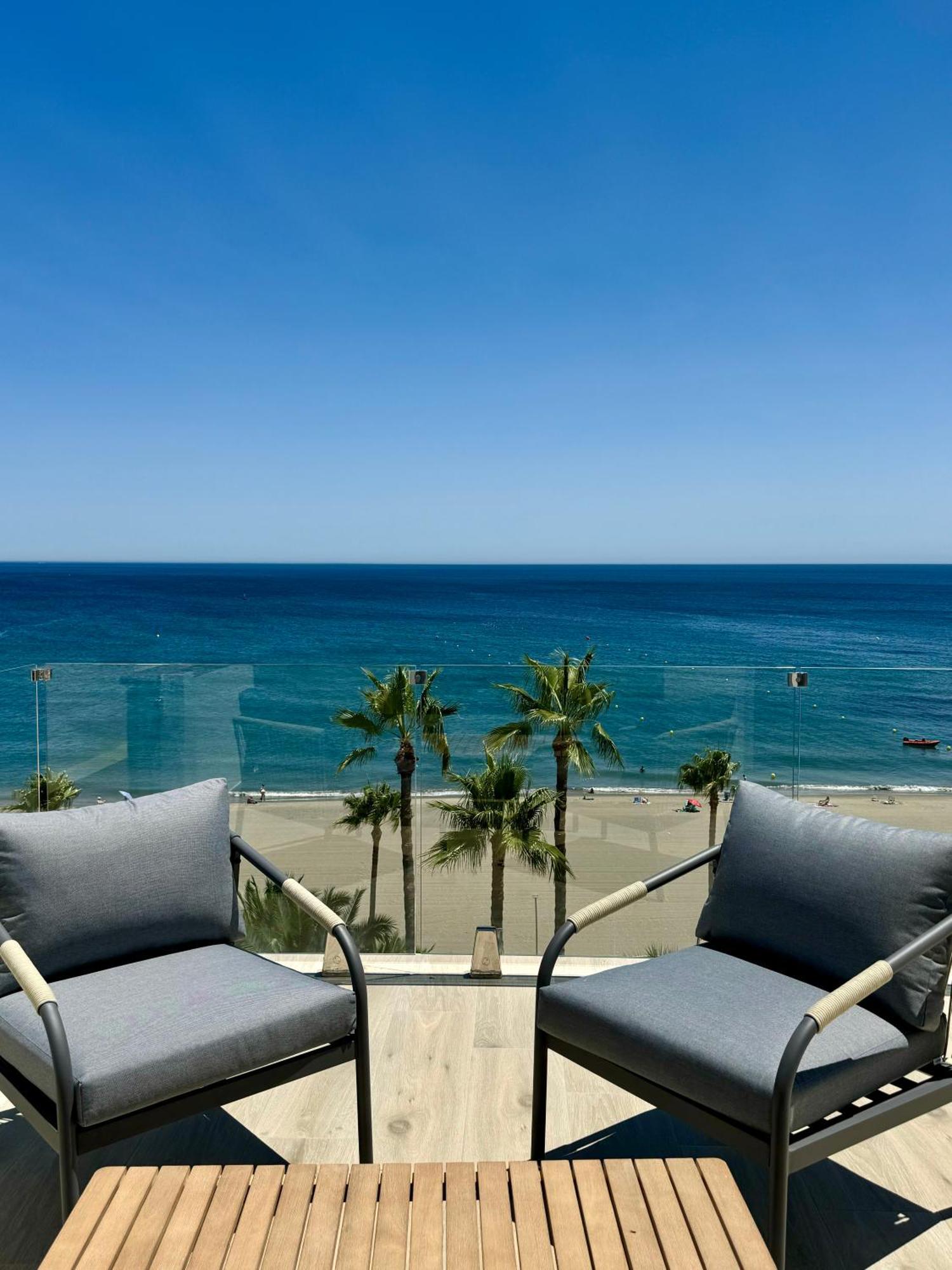 Sunnypalms - Beachfront Penthouse With Stunning Sea View เอสเตโปนา ภายนอก รูปภาพ