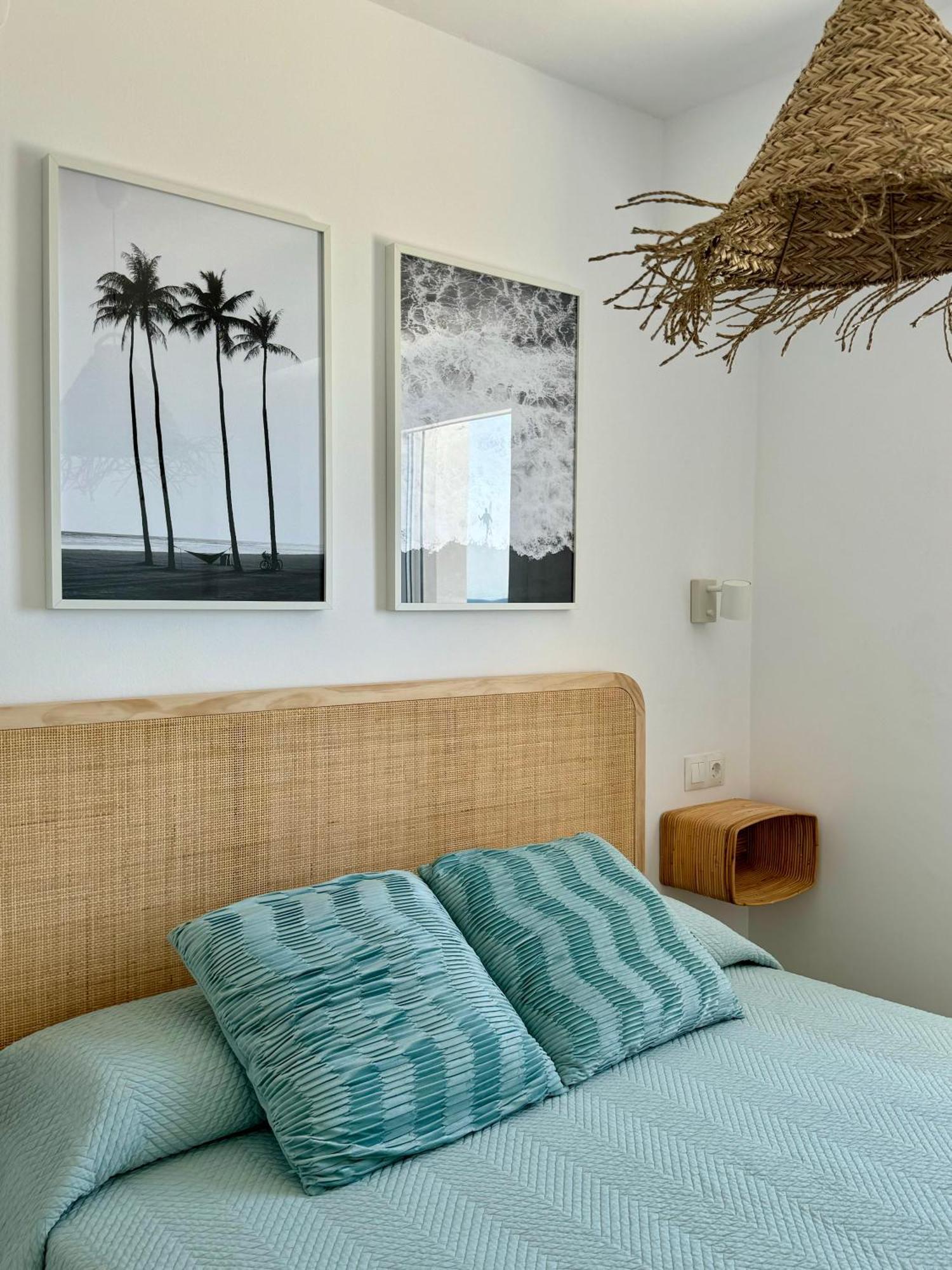 Sunnypalms - Beachfront Penthouse With Stunning Sea View เอสเตโปนา ภายนอก รูปภาพ
