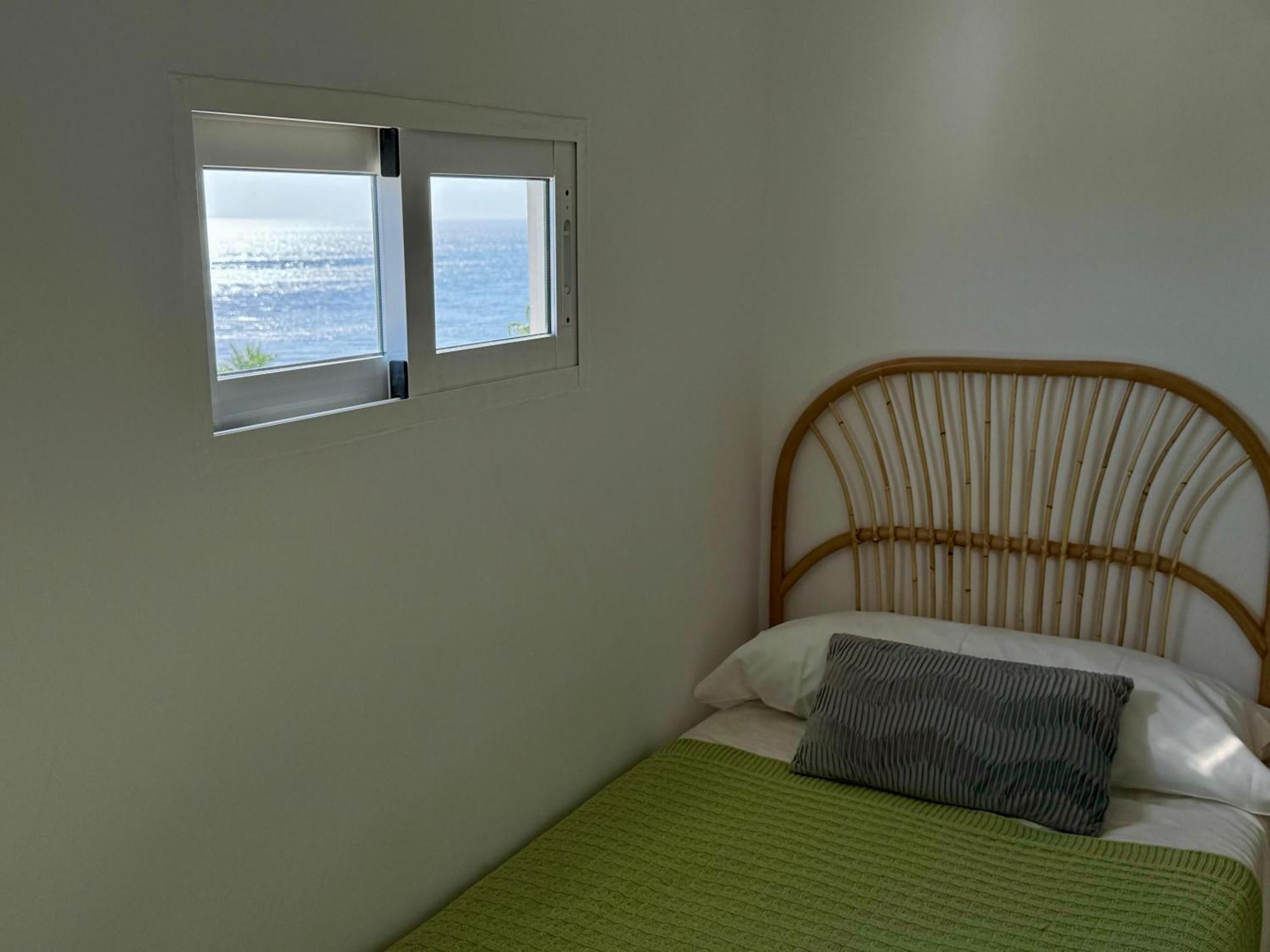 Sunnypalms - Beachfront Penthouse With Stunning Sea View เอสเตโปนา ภายนอก รูปภาพ